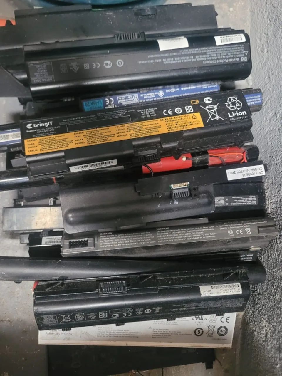 Lote 25 bateria notebook 4,6 8 celulas  com defeitos variado intactas so 275 tudo 