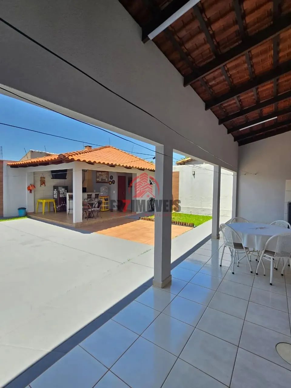 CASA COM QUINTAL E QUIOSQUE NO JARDIM IPÊ - GOIÂNIA/GO - Foto 2