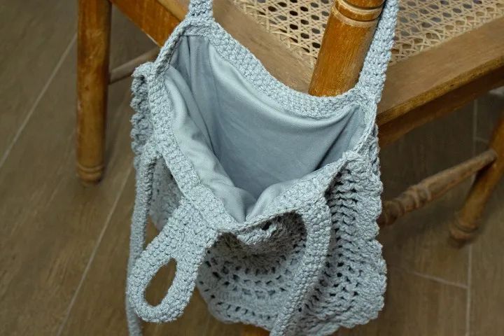 Bolsa tiracolo de crochê azul claro - Foto 4