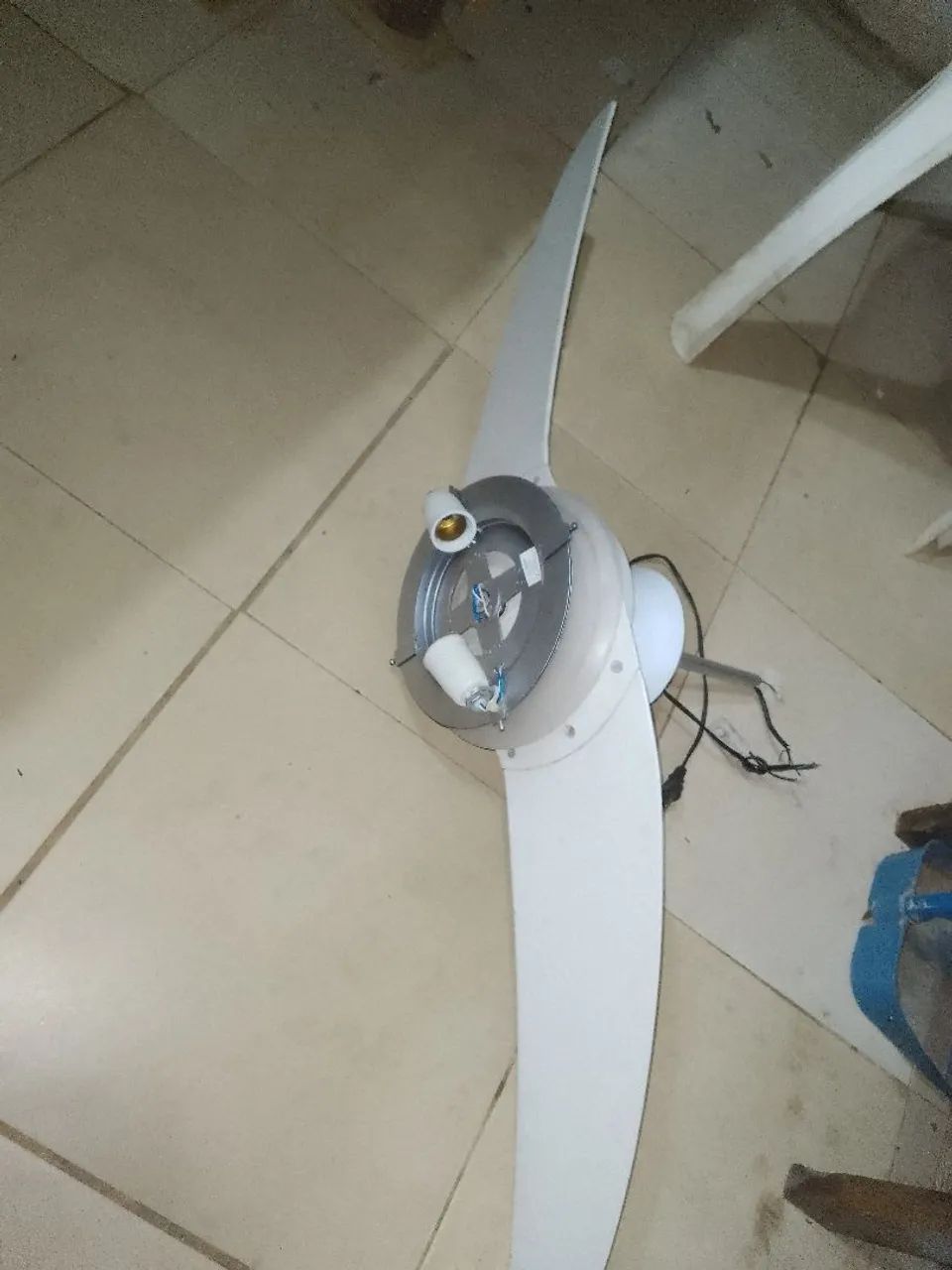Ventiladores de teto funcionando 