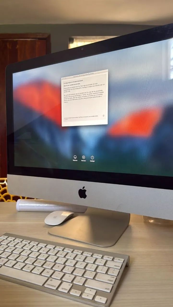 Apple iMac 21.5" + Teclado e Mouse