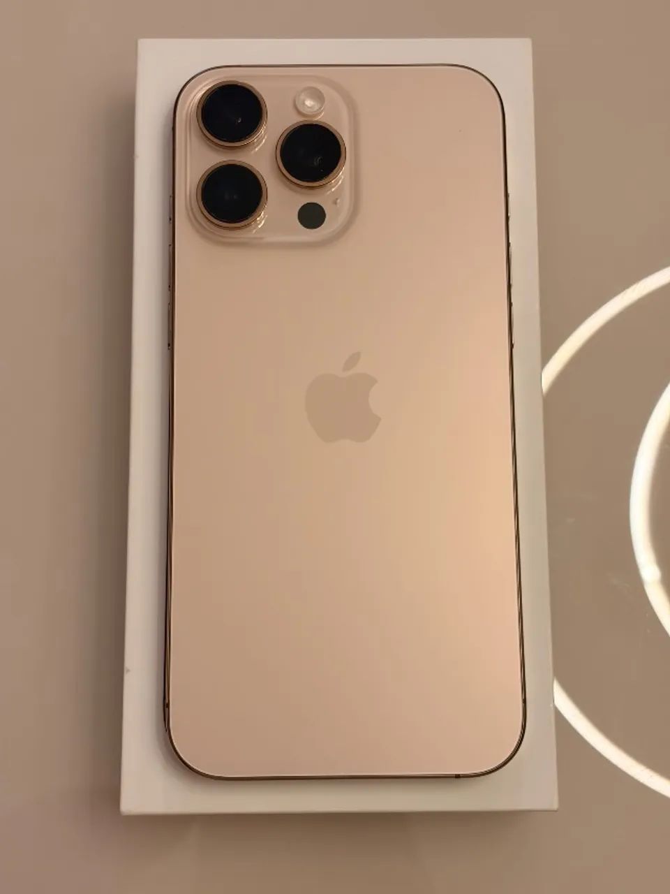 iPhone 16 Pro Max - Desert Gold - 256GB - Celulares e Smartphones