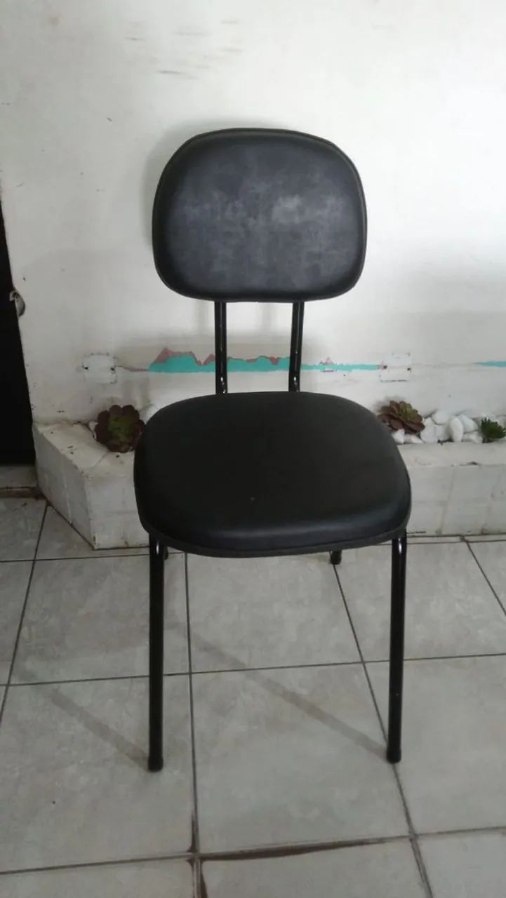 Cadeira fixa almofadada em várias cores 