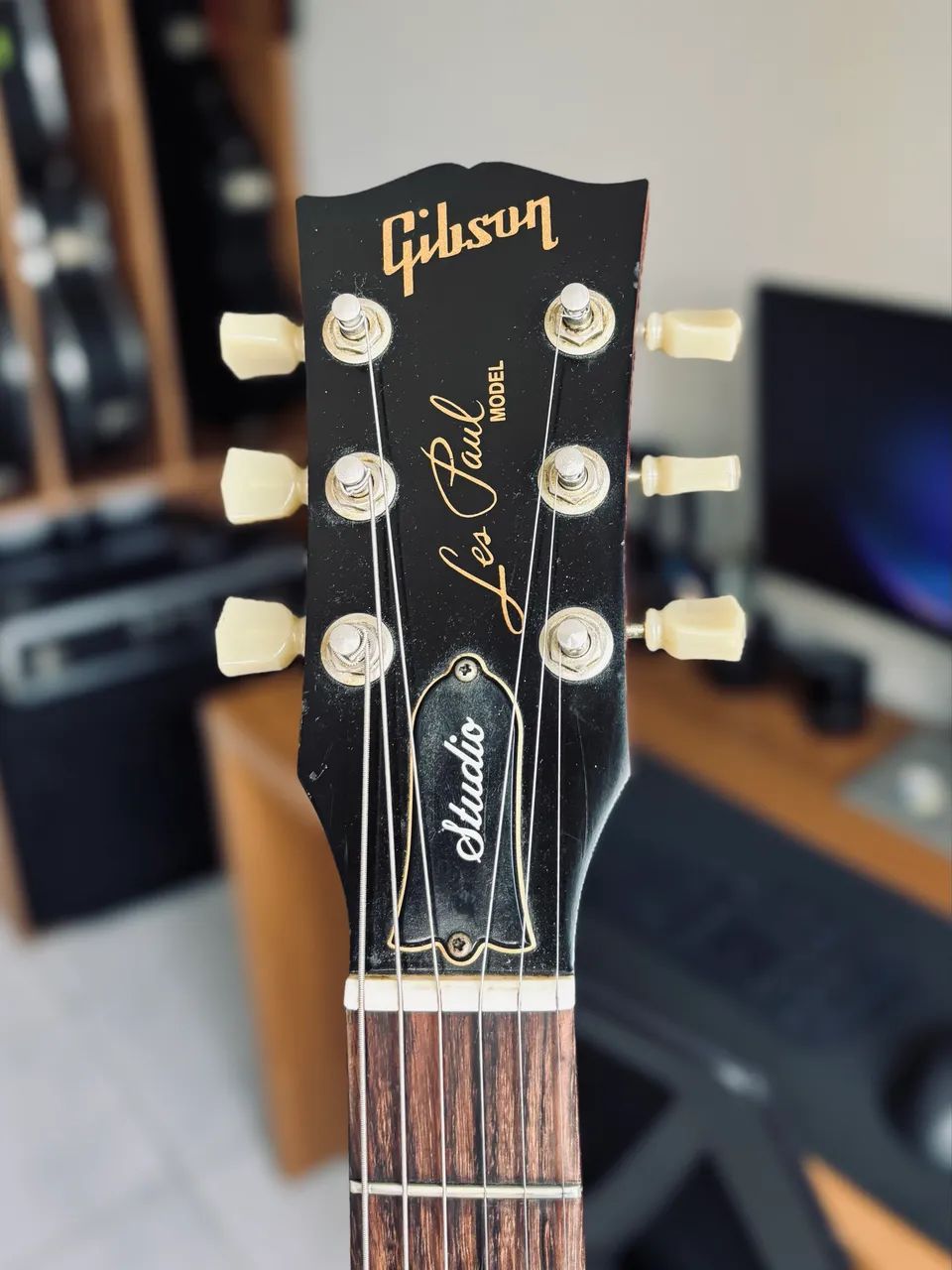Gibson Les Paul Studio Worn Cherry USA - Instrumentos musicais