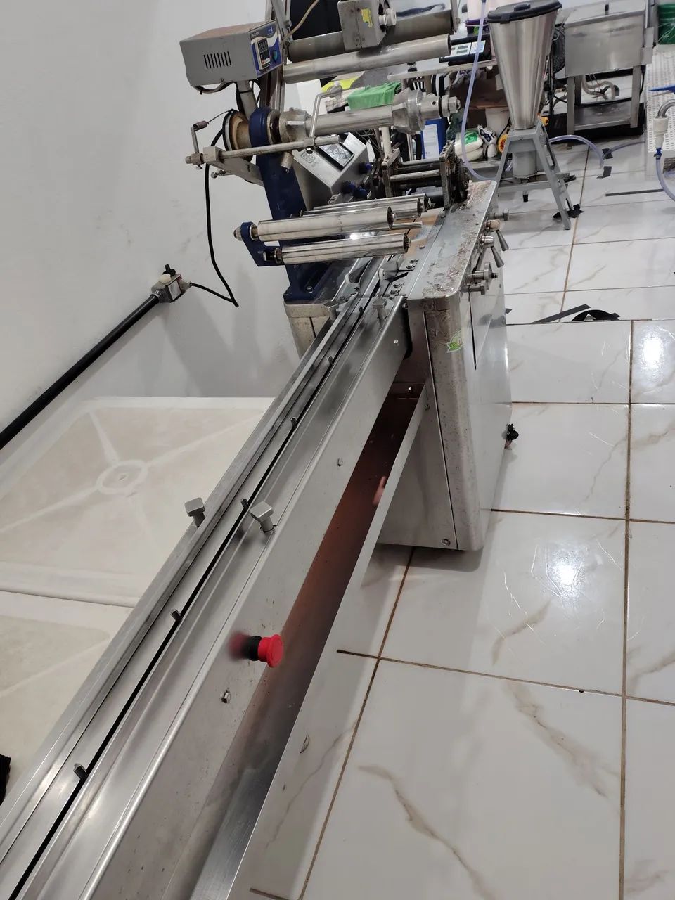 EMBALADORA AUTOMÁTICA DE PICOLÉ BERTOLLO COM DATADOR E FOTOCÉLULA 220 V MAX  - Foto 3