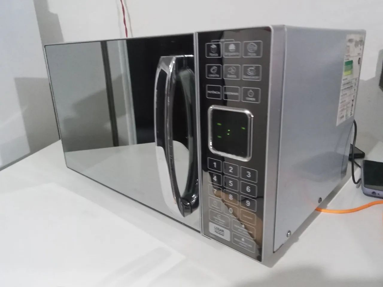 Vendo um microondas Philco PME25 espelhado, 20 litros  - Foto 3