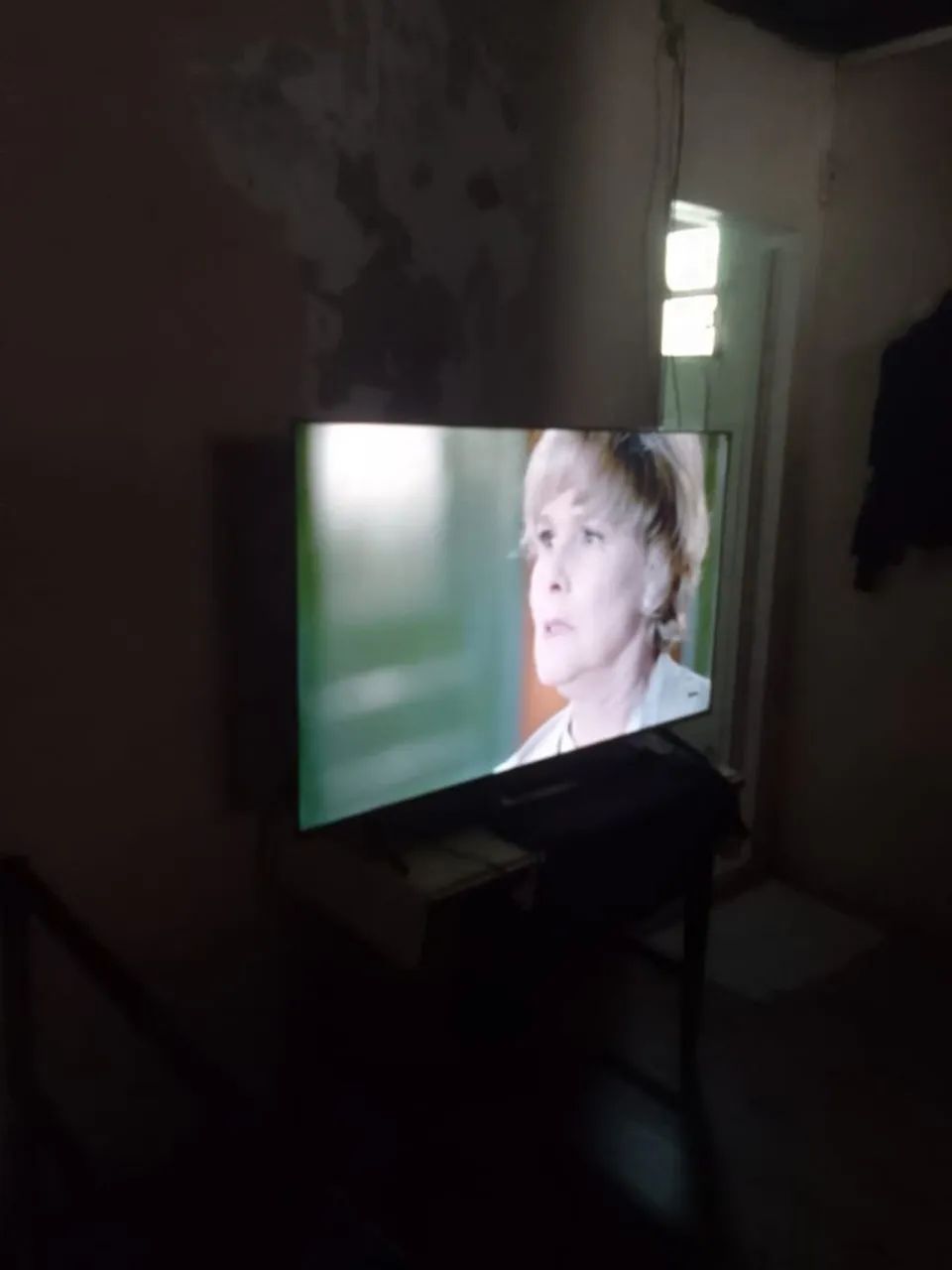 Vende ser uma tv TCL  - Foto 5