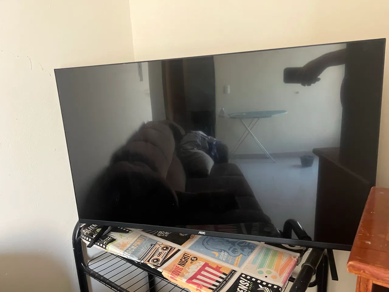 Smart TV AOC 43? Full HD Roku TV - Muito Completa - Foto 2