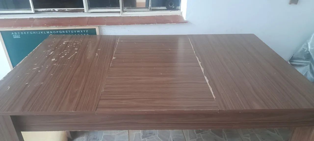 Mesa de madeira sem cadeiras - Foto 3