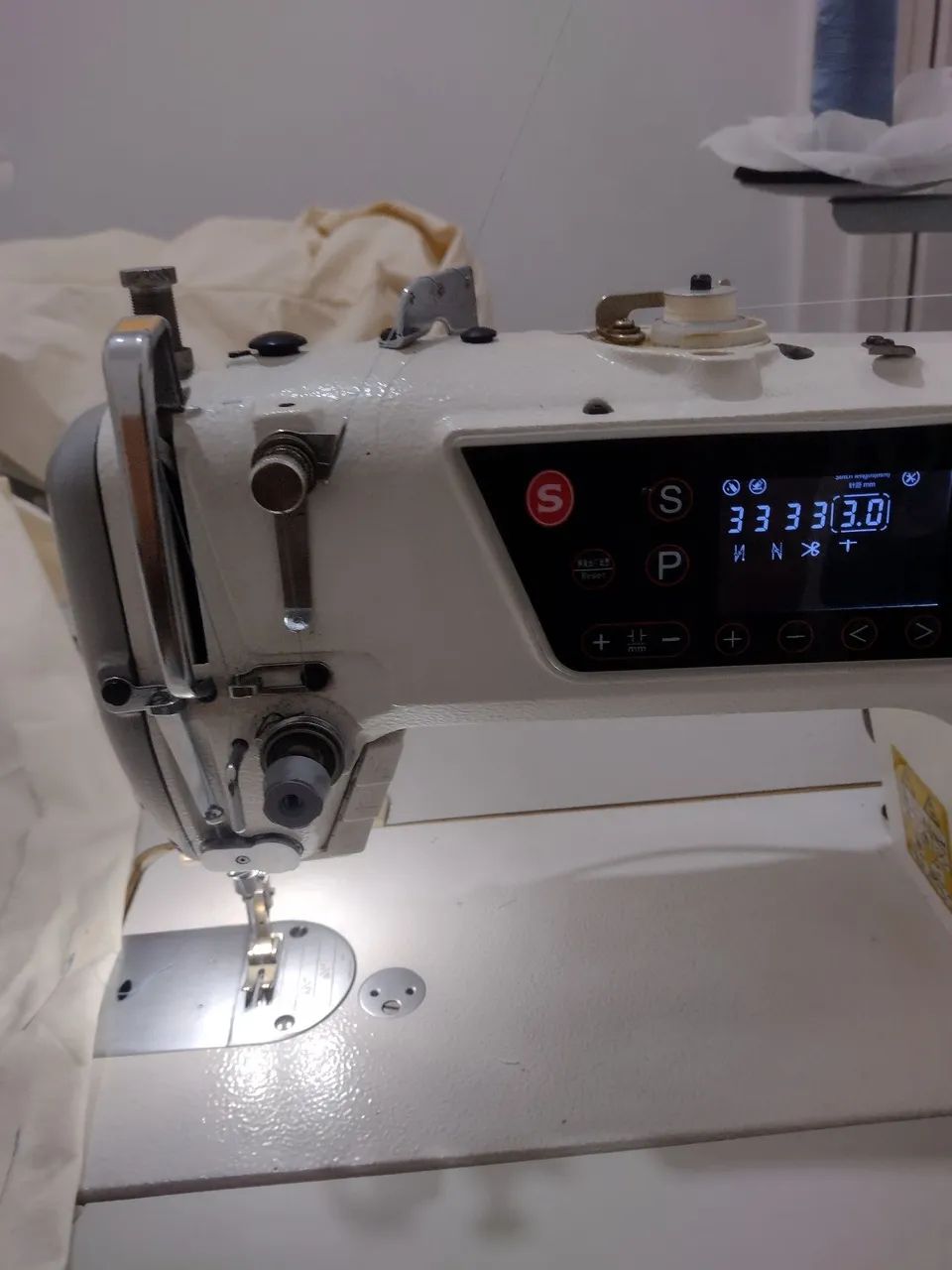 Vendo 2 Singer e 1 overloque 