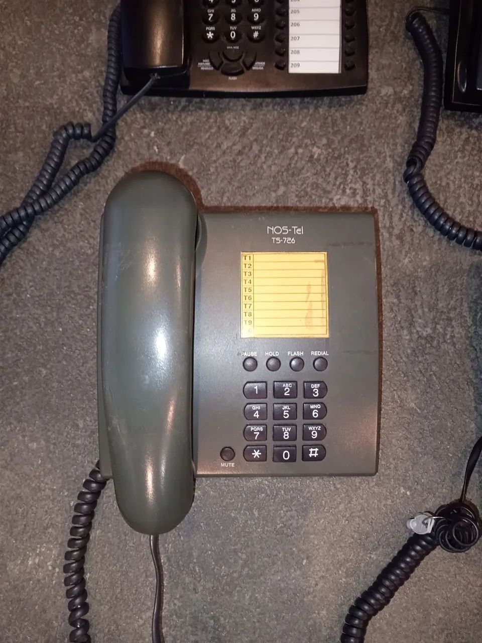 Lote com 4 telefones, dois telefones digitais Intelbras , um telefone Elgin e um Nos-Tel. - Foto 5