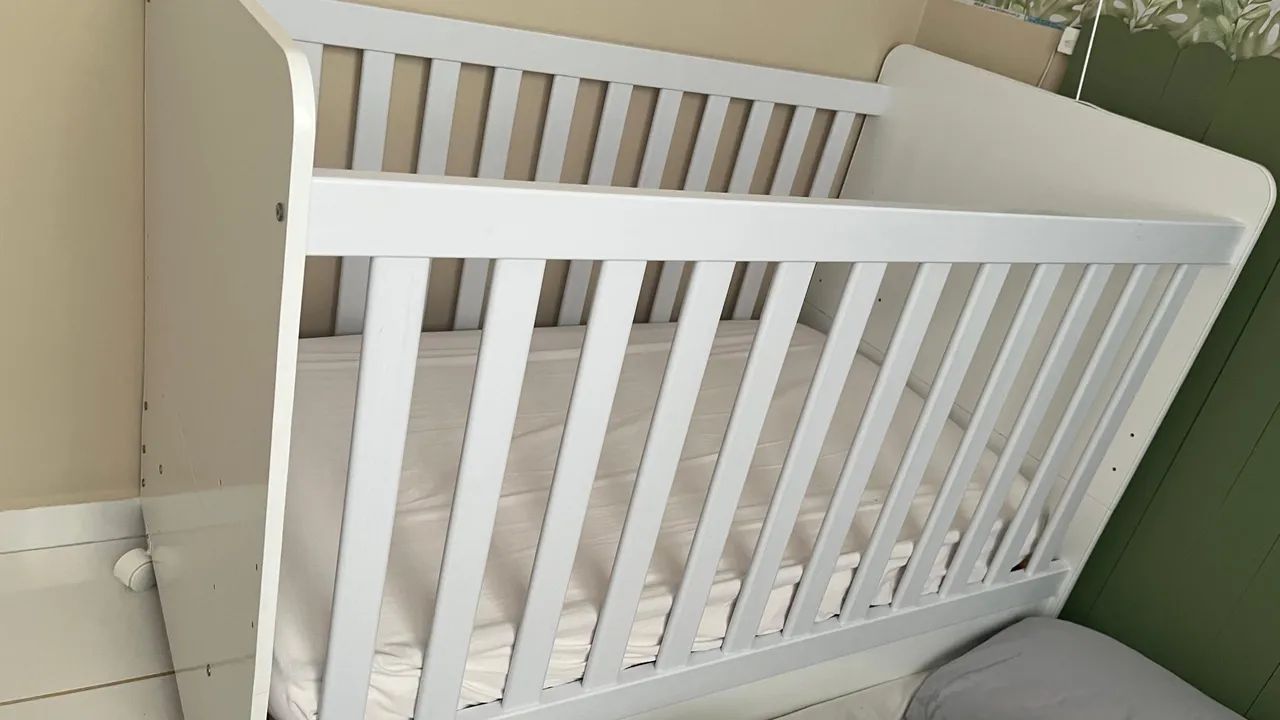 Berço que vira cama novo