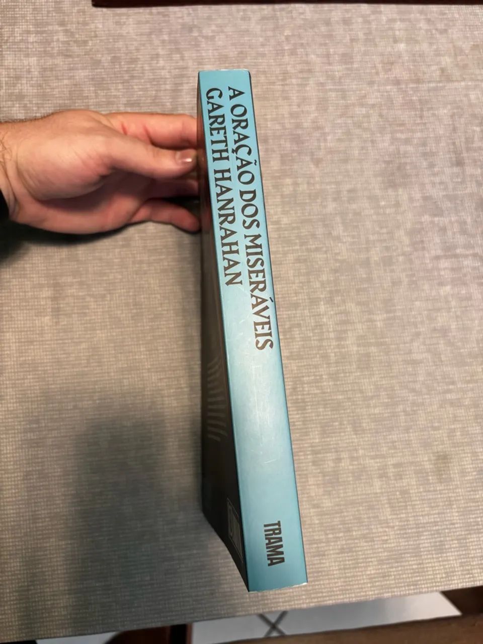 Livro a oração dos miseráveis  - Foto 3