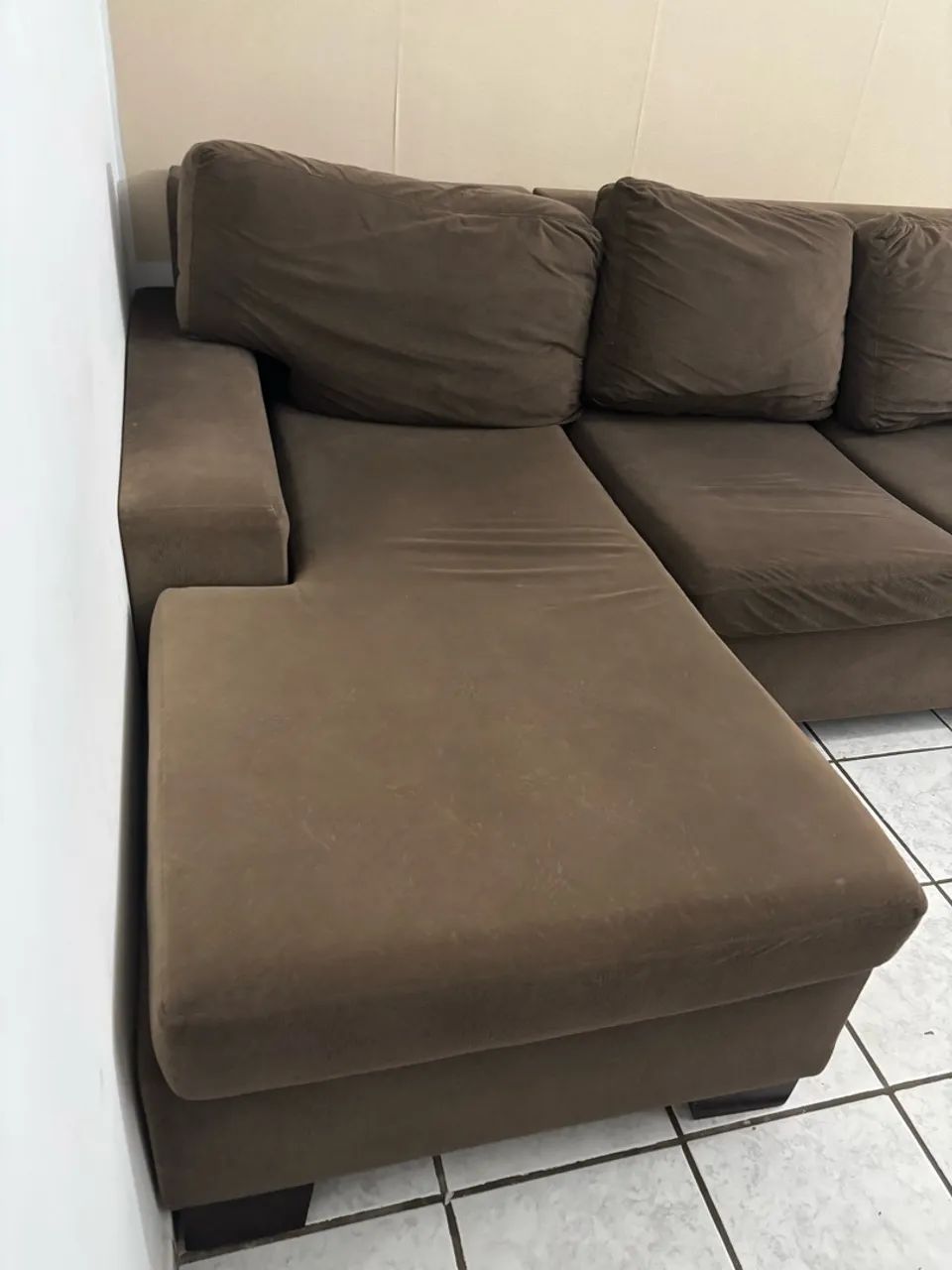 Sofá 4 lugares marrom - Foto 4