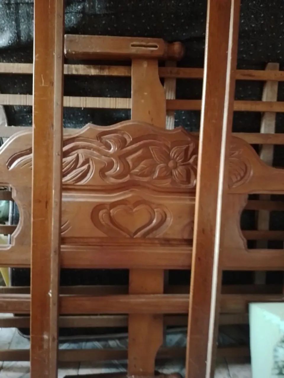 Cama de madeira 