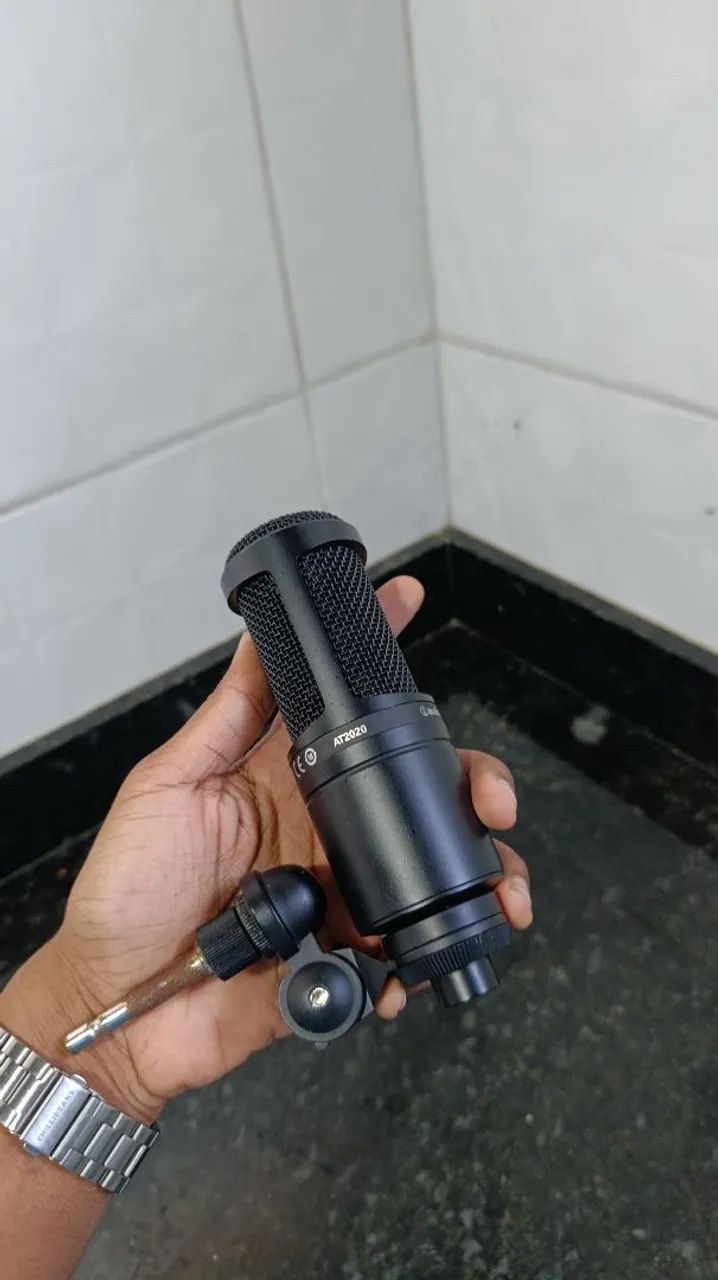 Microfone condensador AT2020.  - Foto 4