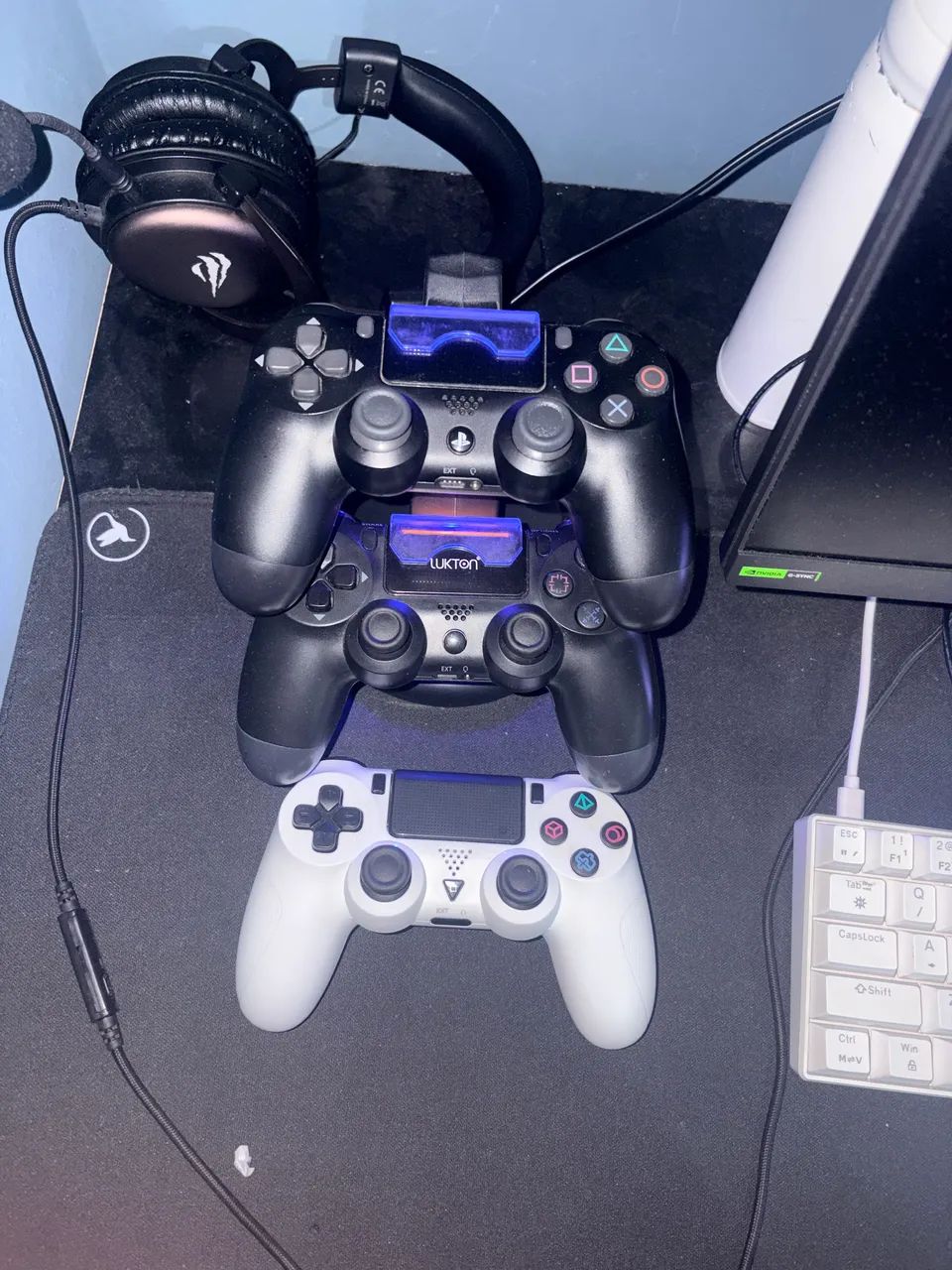 Controles PS4 + base de carregamento - Foto 2