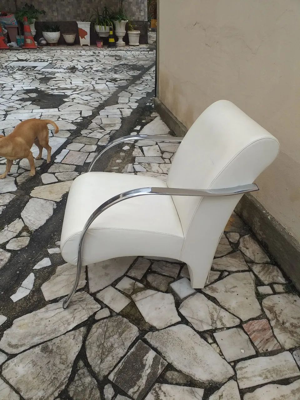 POLTRONA BRANCA BRAÇOS DE METAL CROMADO SPERART MARCA TOP DE MÓVEIS  SUPER CONSERVADA  TOP - Foto 4