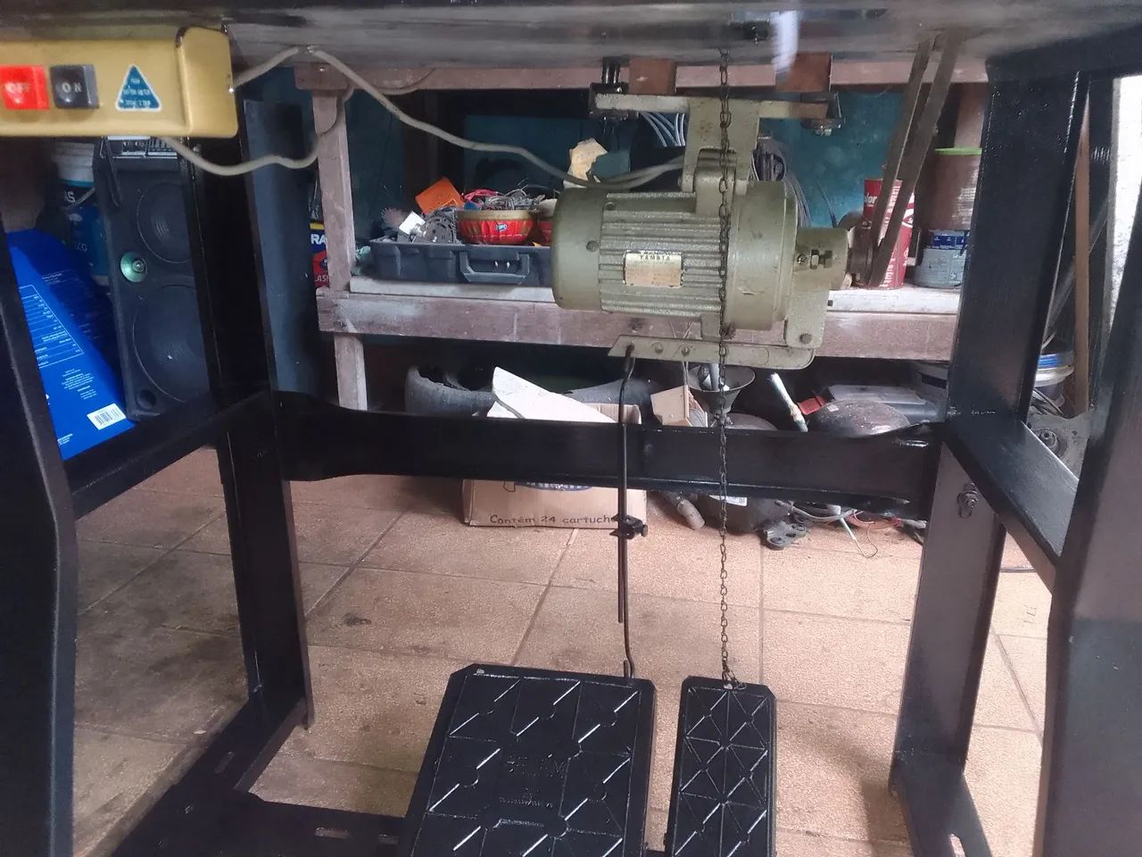 Overlock com bancada e motor Grande  - Foto 2