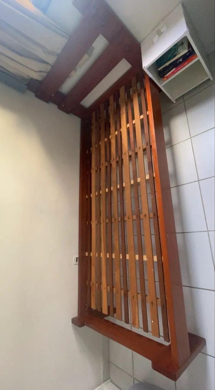 Cama de solteiro de madeira mogno - Foto 4
