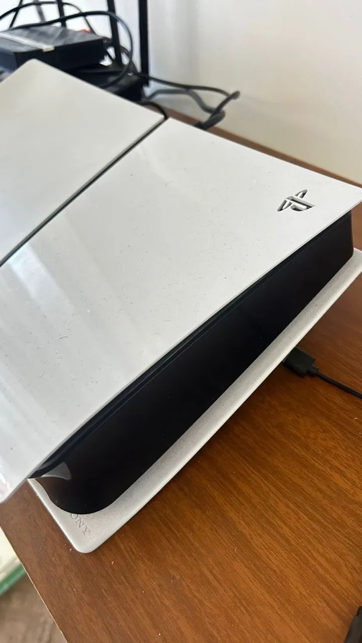 PS5 Slim 1TB com Leitor + 2 Controles + Base Carregadora - Foto 3