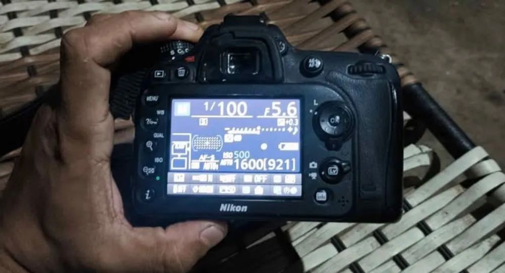 Câmera Nikon D7100+ acessórios - Foto 2