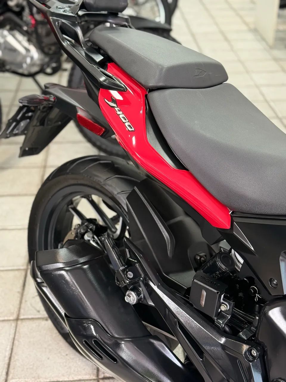 Bajaj Dominar 400 2025 - Foto 3