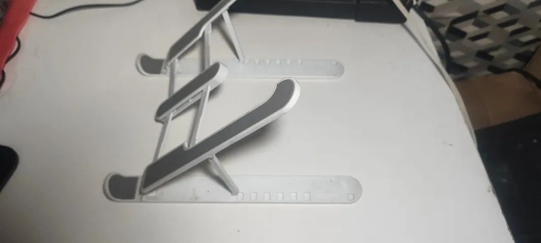 Suporte de Notebook de Plástico Dobrável Usado - Bom Estado - Foto 2