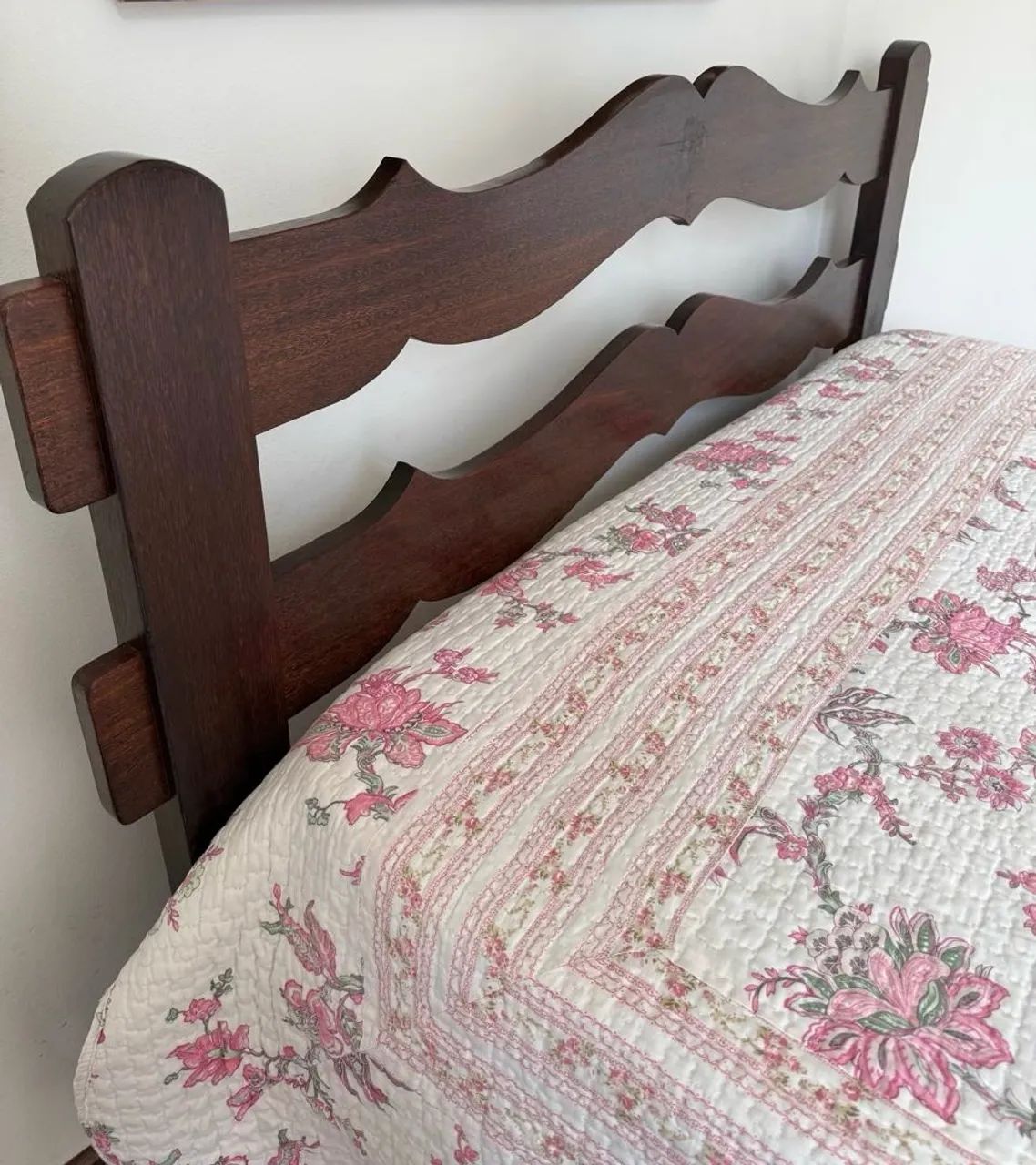 Cama estilo colonial em madeira maciça  - Foto 3