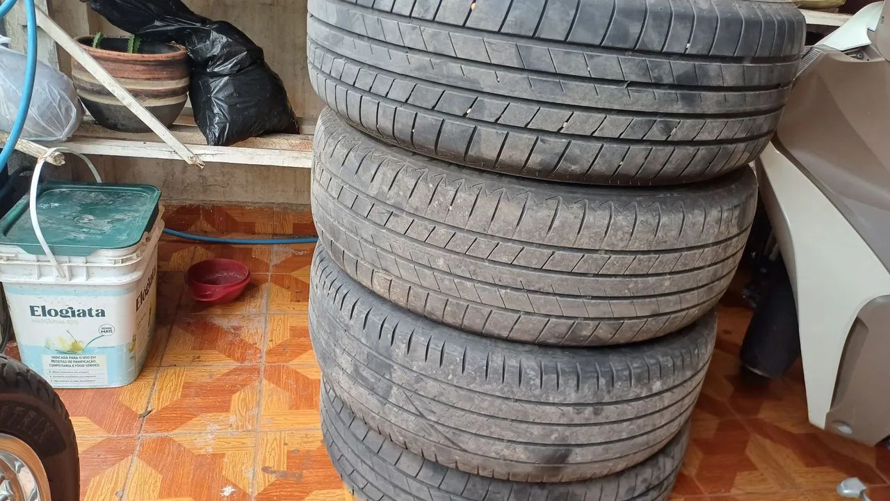 4 Pneus 17/60/215