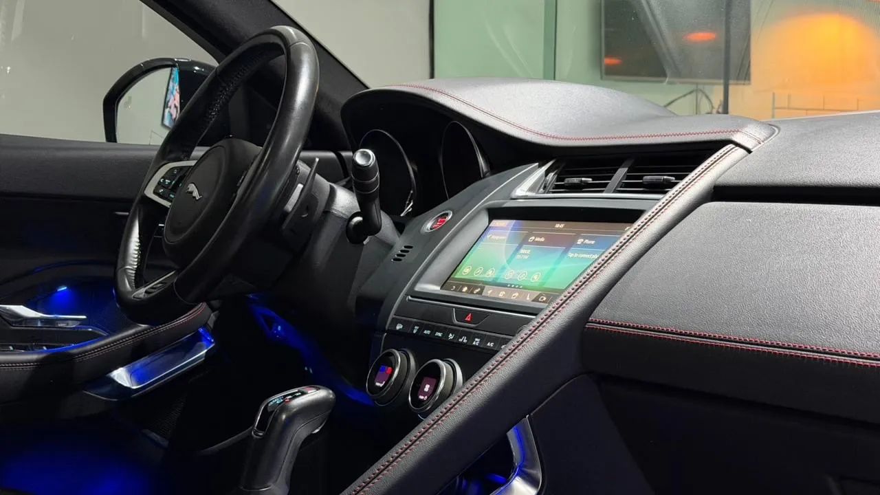 Jaguar E-Pace First Edition 2.0 AWD 249cv Aut. 2018 - Foto 3