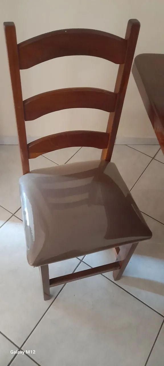 Mesa e cadeiras madeira maciça  - Foto 3