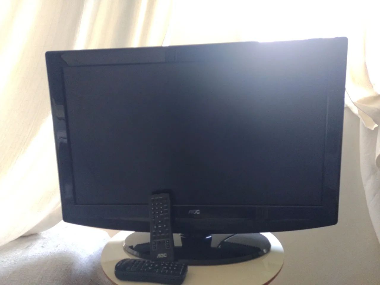 Tv AOC antiga funcionando perfeitamente 