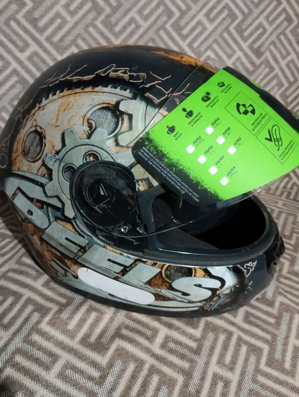 Capacete peles 