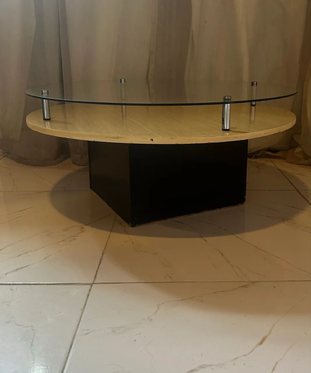 Mesa de centro redonda com tampo de vidro 79 cm - Foto 4