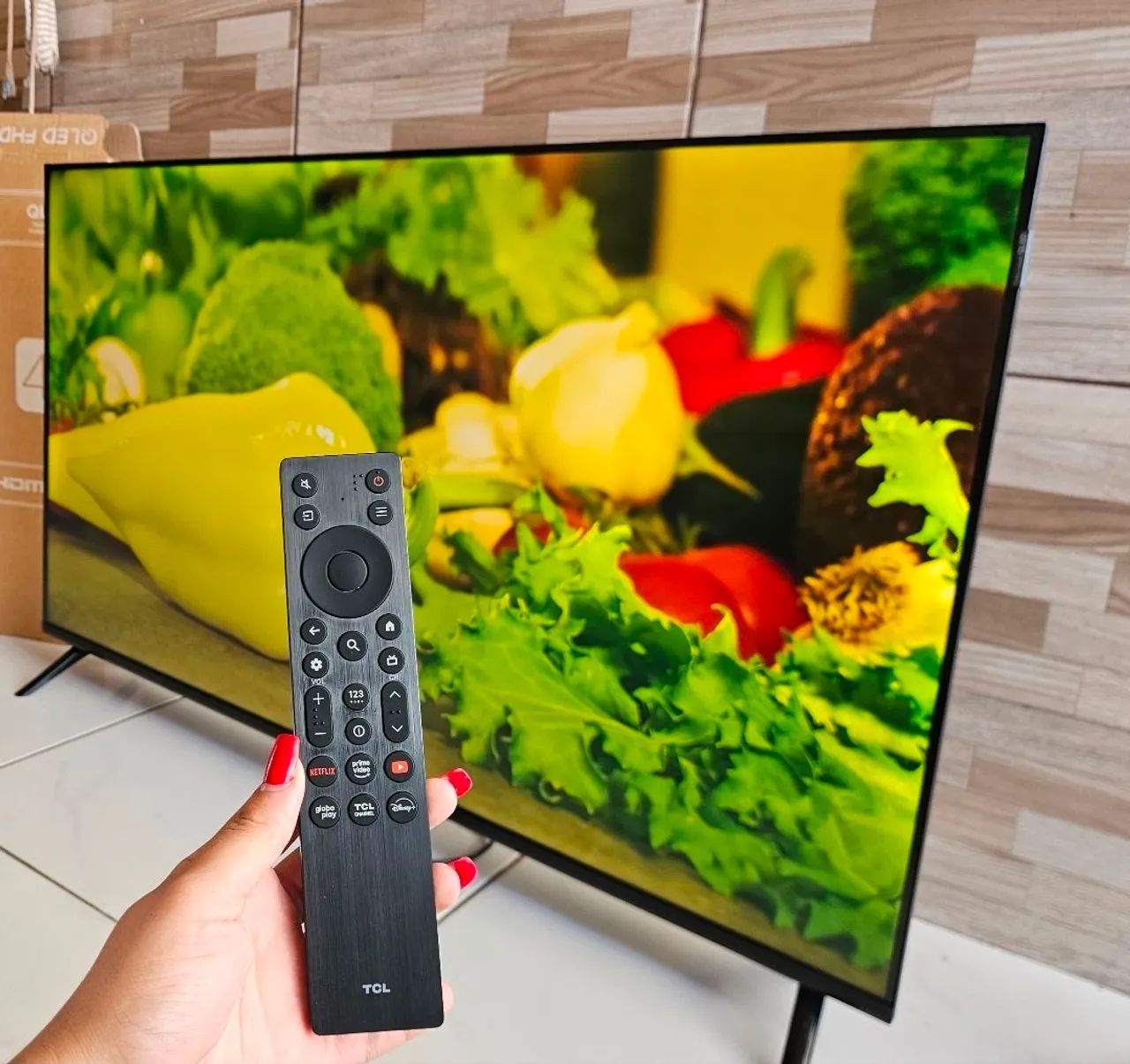 TV SMART E ANDROID 4K NOVINHA aceito cartão e entrego - TVs