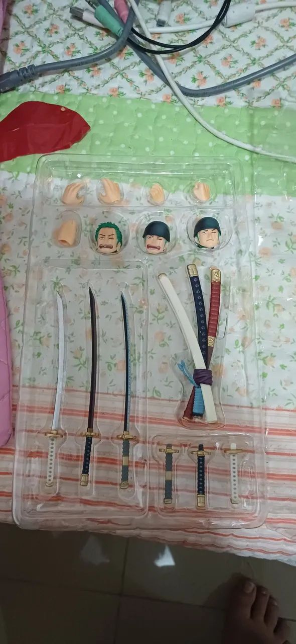 Action figure Zoro bootleg danificada - Foto 3