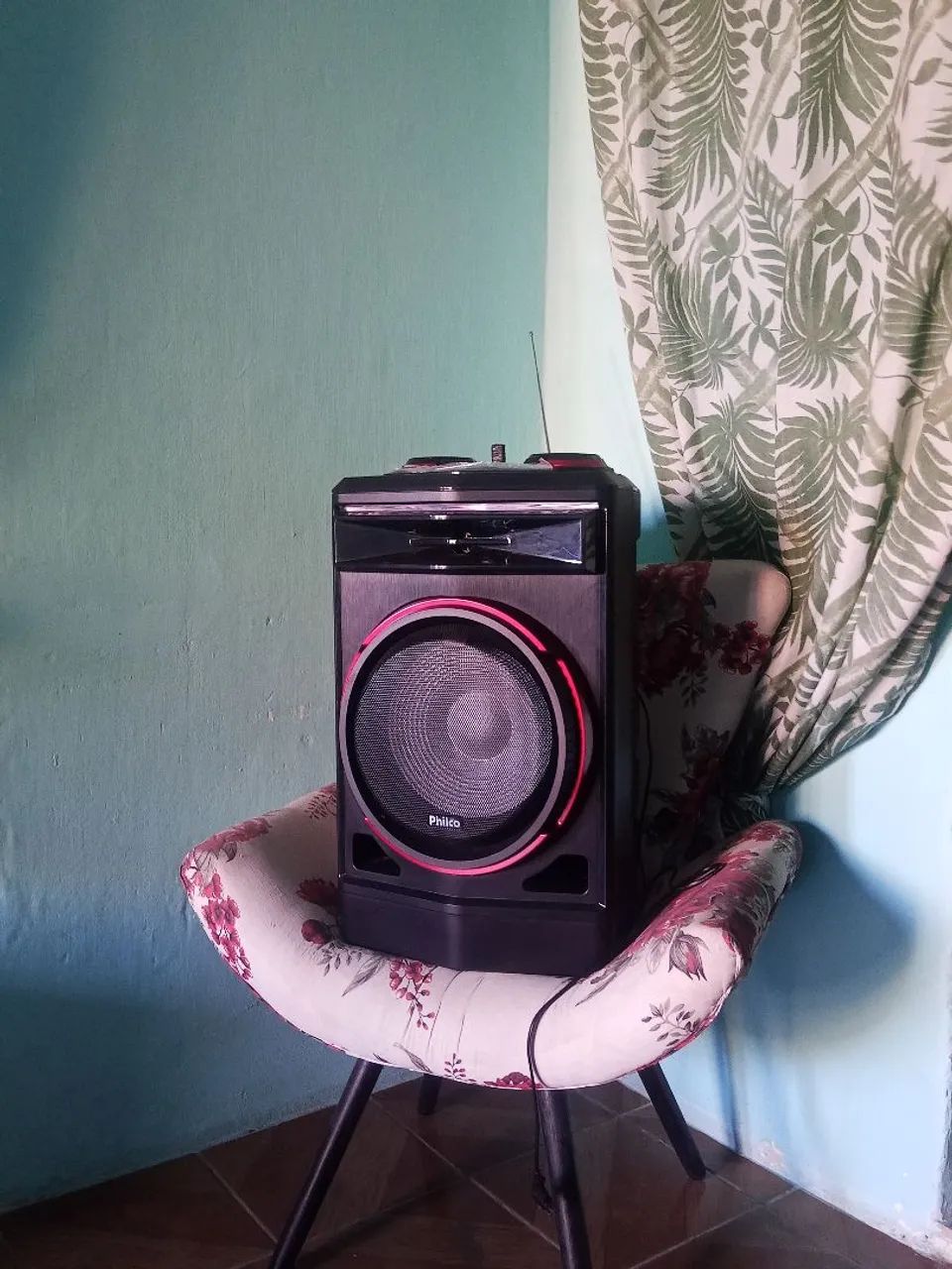 Caixa Philco 750w