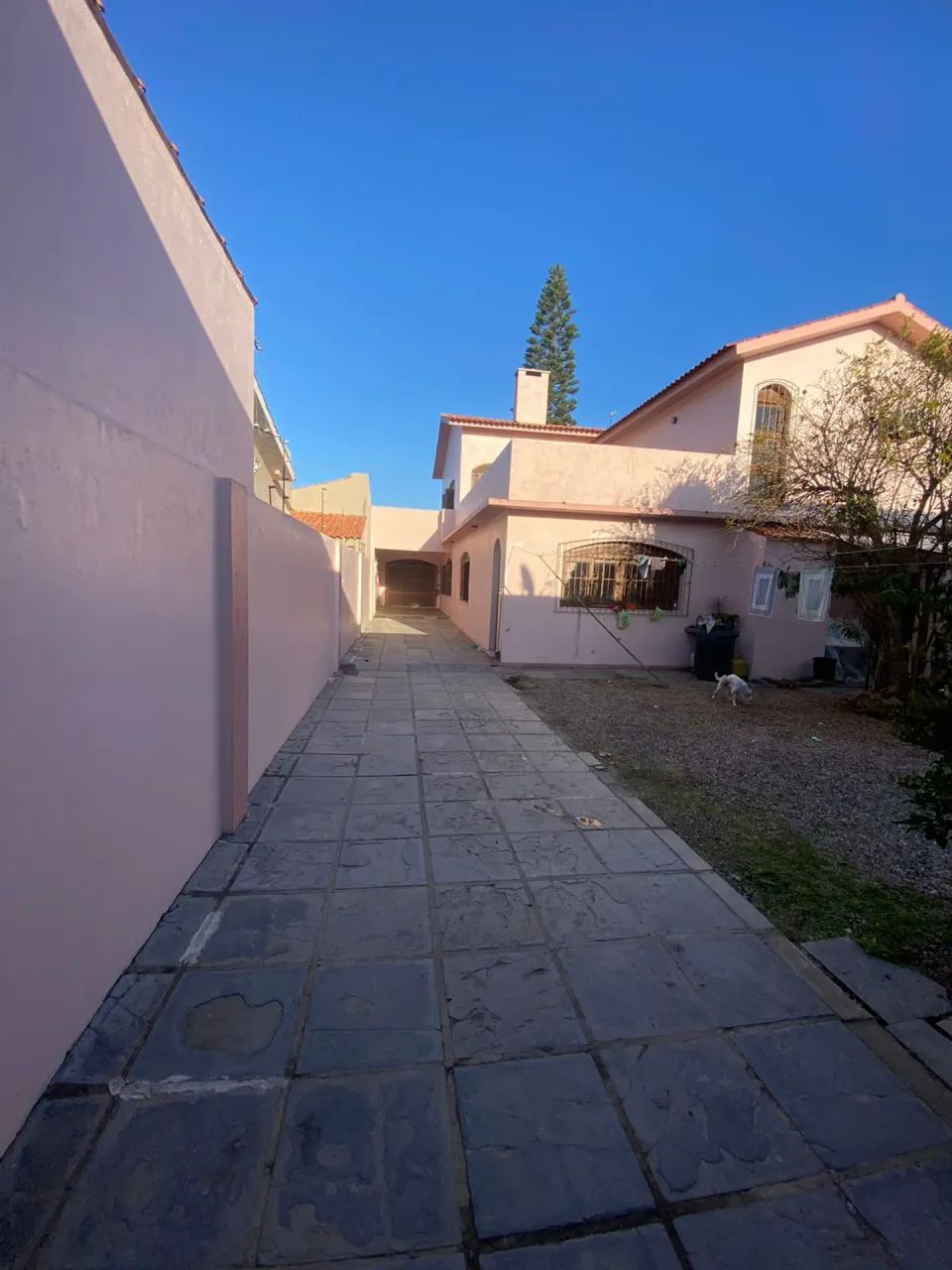 Casa ampla em excelente localização - Foto 2