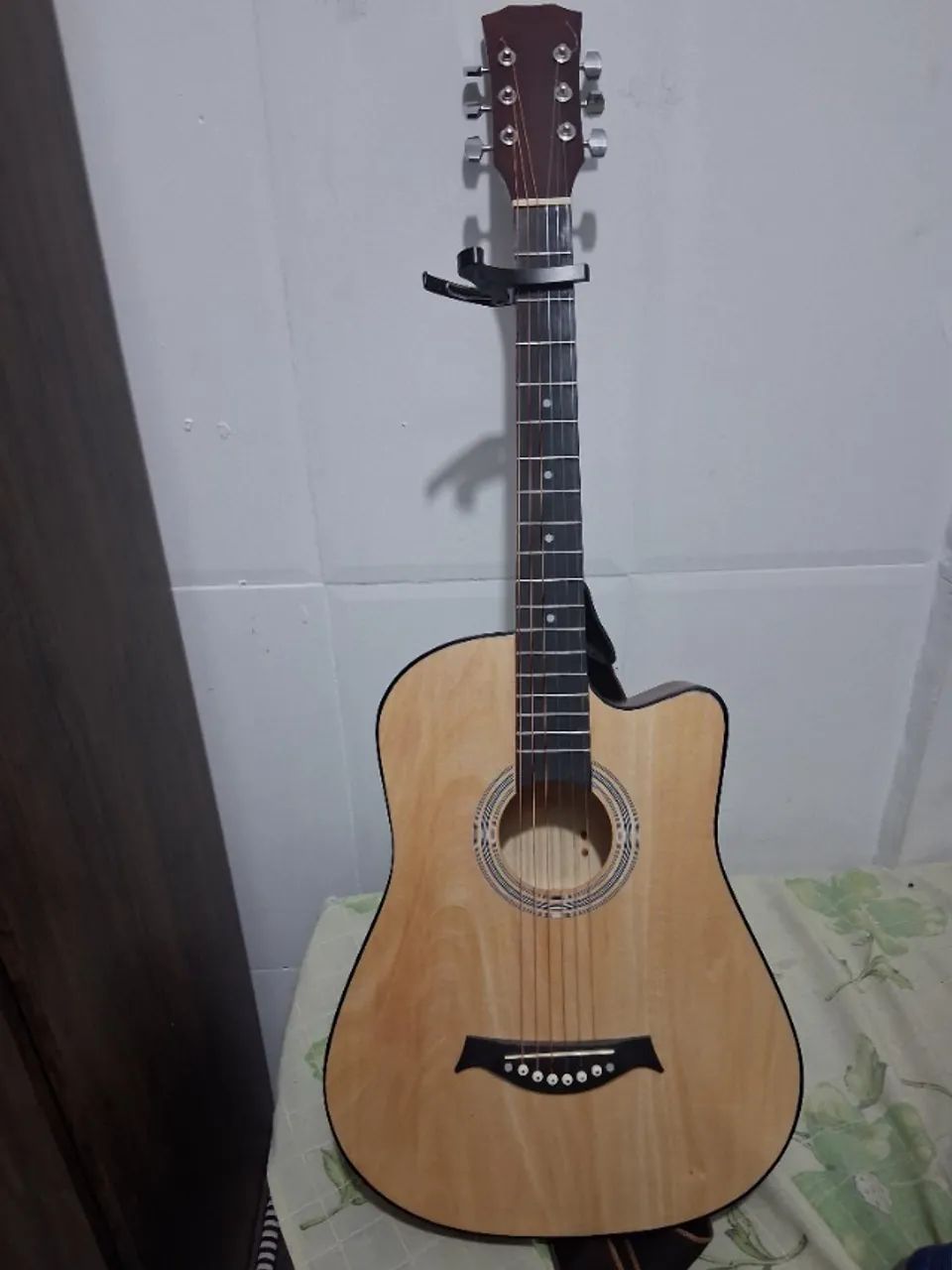 Violão semi novo