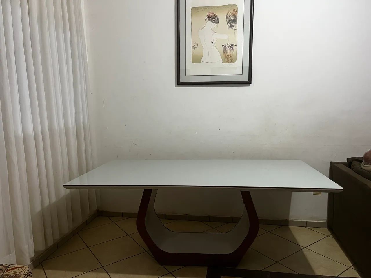 Mesa de jantar 8 lugares com tampo de vidro e base de madeira - Foto 3