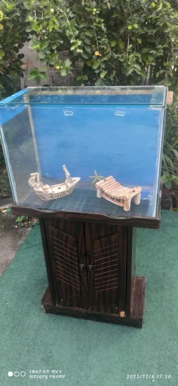 Aquário com suporte 
