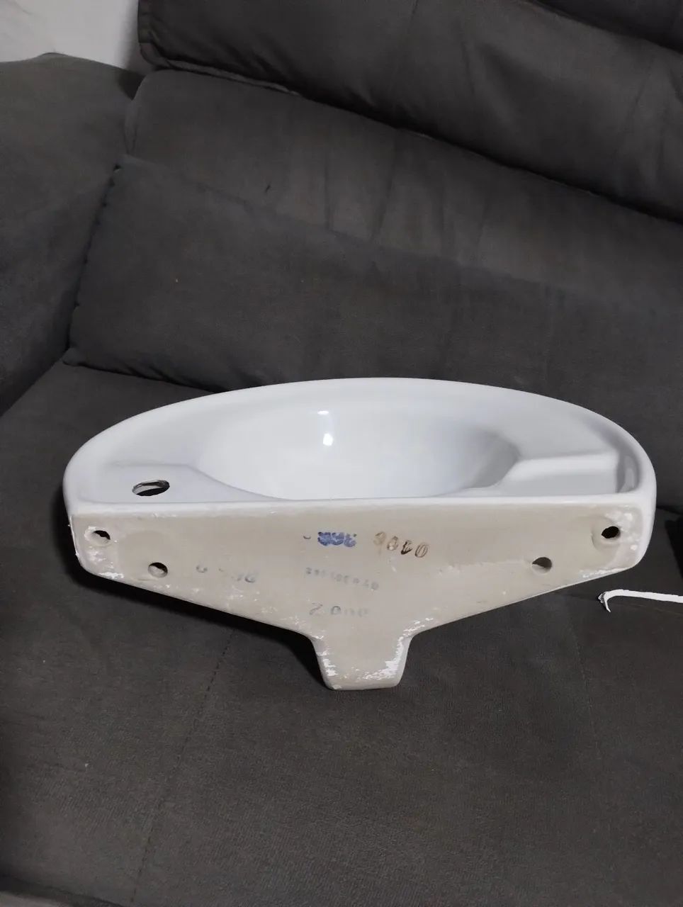 Bathroom sink64994030380801120