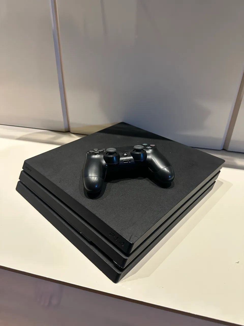 Ps4 Pro 1tb + 2 jogos - Foto 3