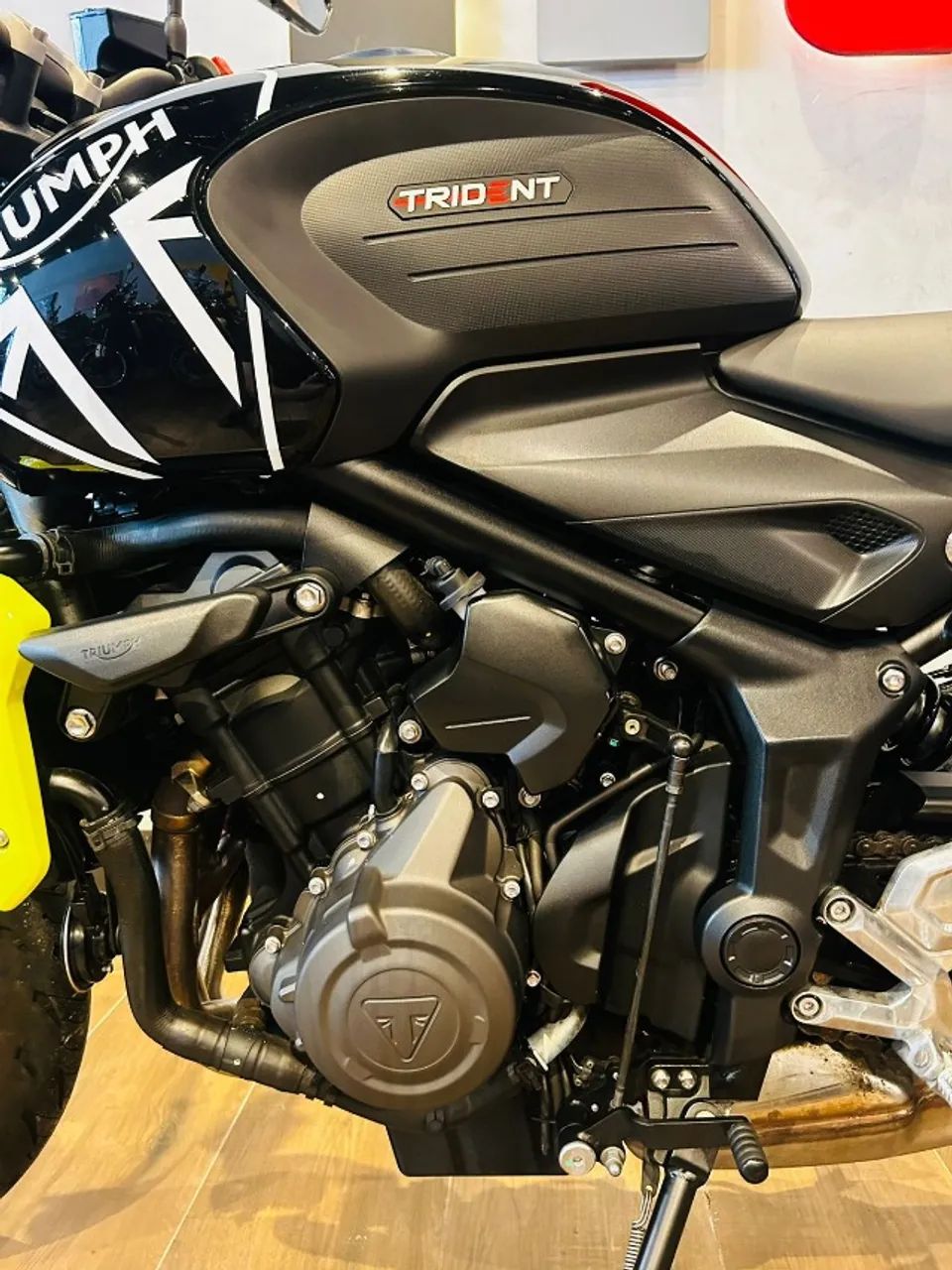 TRIDENT 660 ABS 2024 - Foto 4
