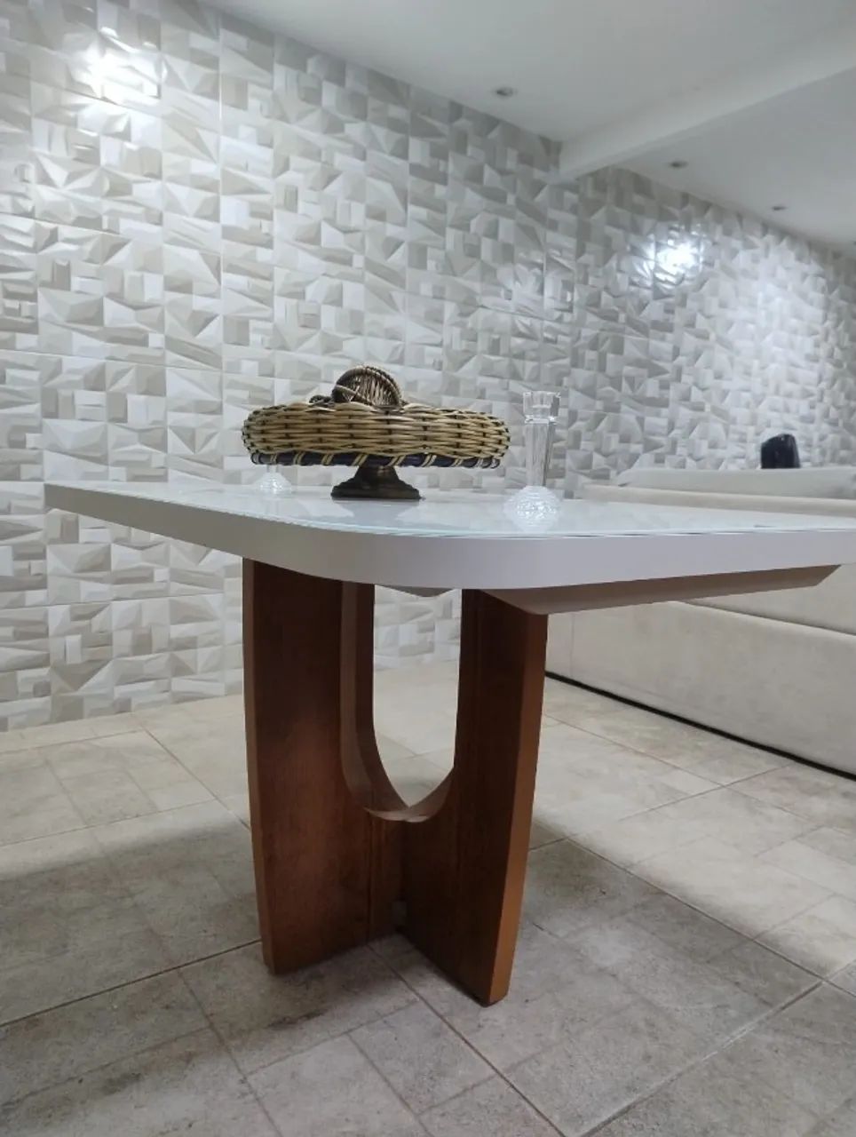 Mesa de Jantar Acompanha 8 Cadeiras + Buffet 