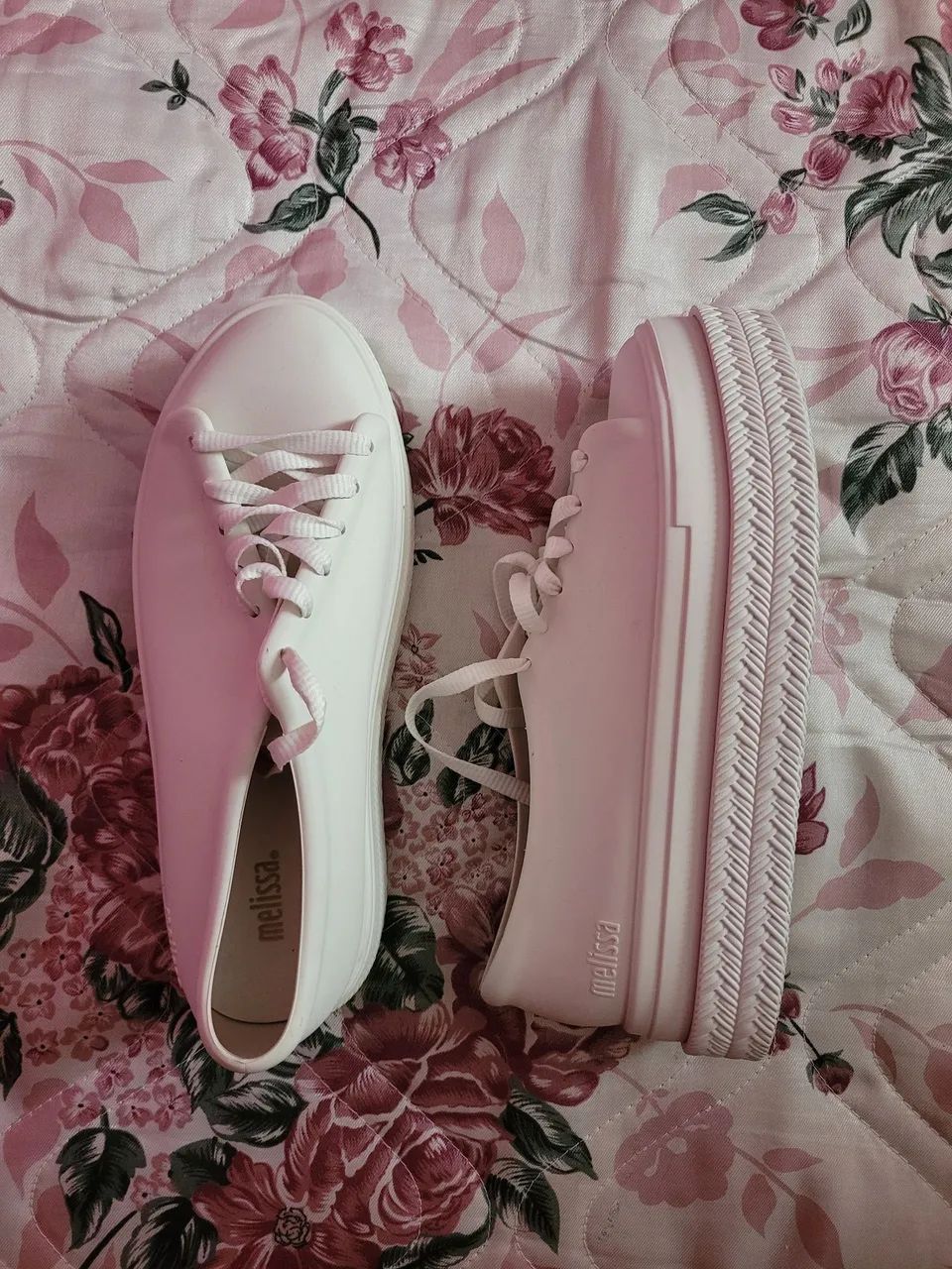 tenis branco modelo Melissa Be<br>