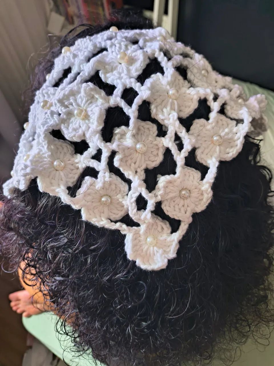 Bandana de florzinhas de crochê