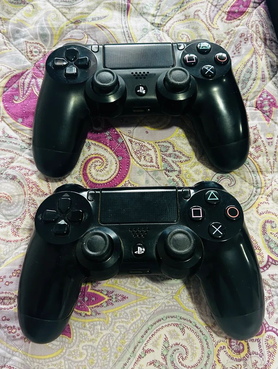 PlayStation 4 (02 controles) - Foto 2