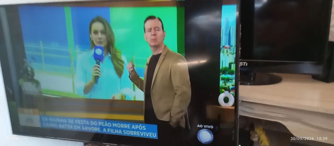 TV Samsung 43 polegadas funcionando perfeitamente esmart  TV não tem o controle tinha a an